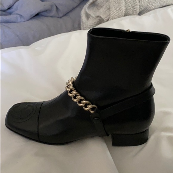 Gorgeous brand new leather Gucci booties - Picture 3 of 5
